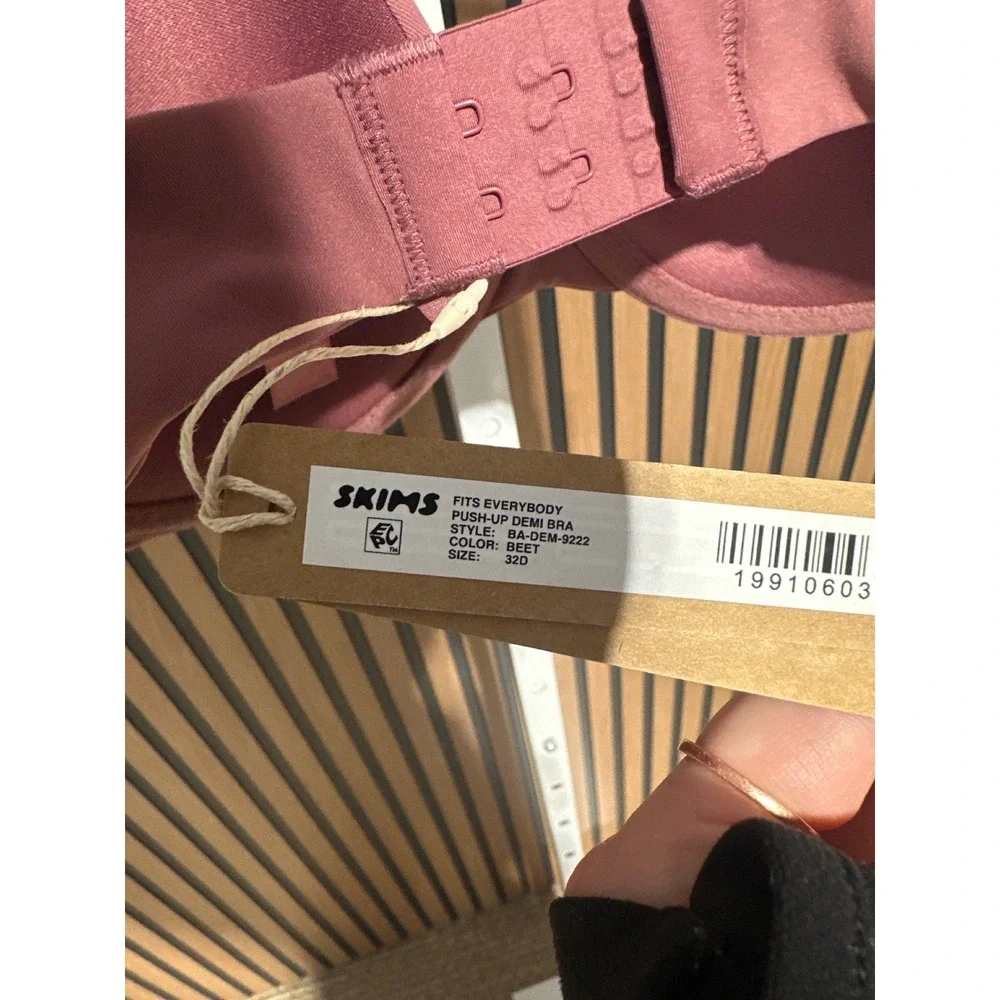 SKIMS size 32d